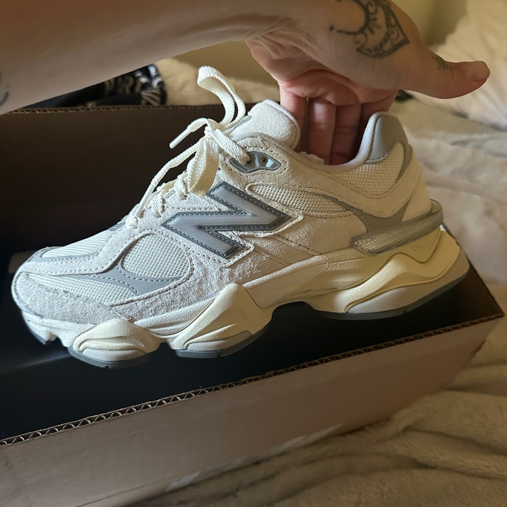 New Balance 9060